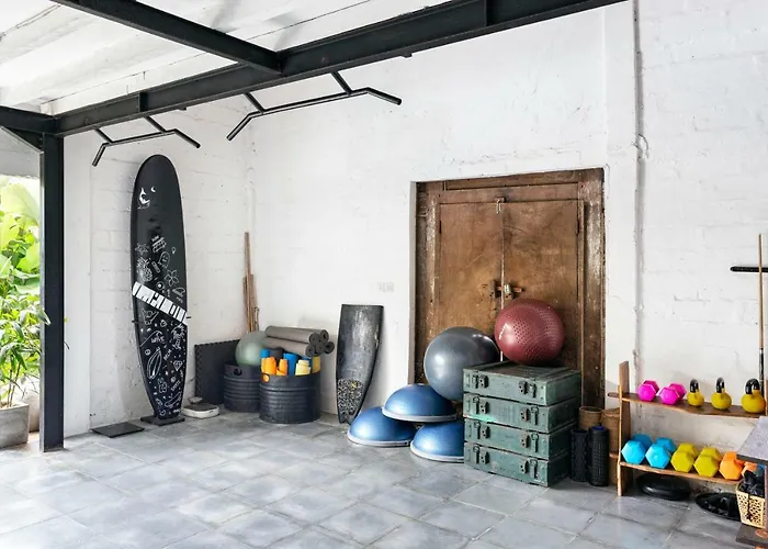 فندق Takeoff Surf Camp &